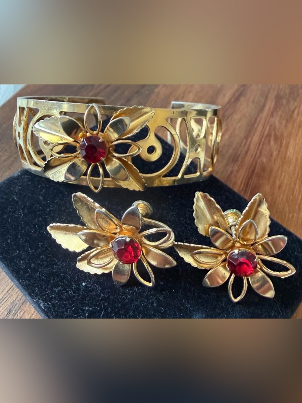 Vintage Gold and Red Floral Bracelet Set Screw On Earrings Gold Tone